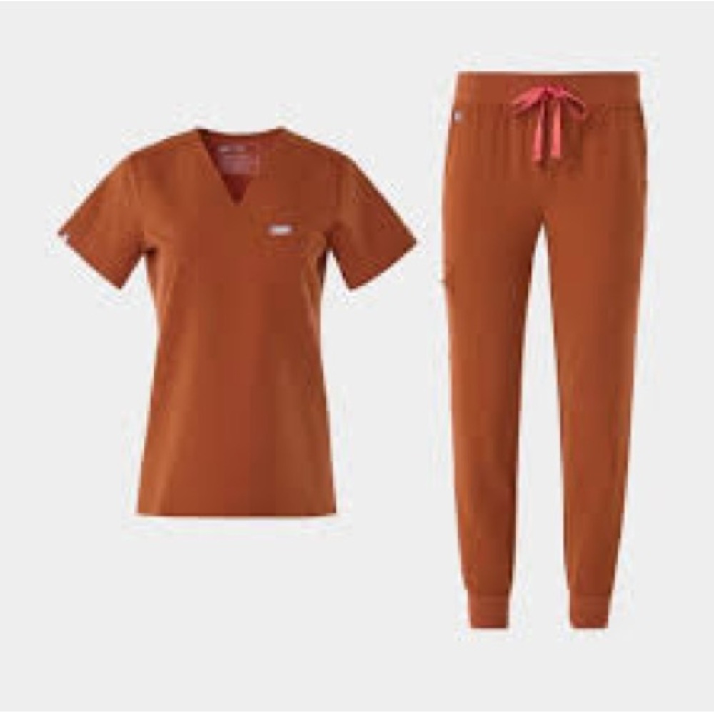 Figs Terracotta Catarina One-Pocket Scrub Top S and Zamora Jogger Pants Petite S
